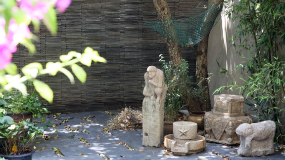 Briton finds comfort in arty abode and architectural simplicity - Vimarsana News
