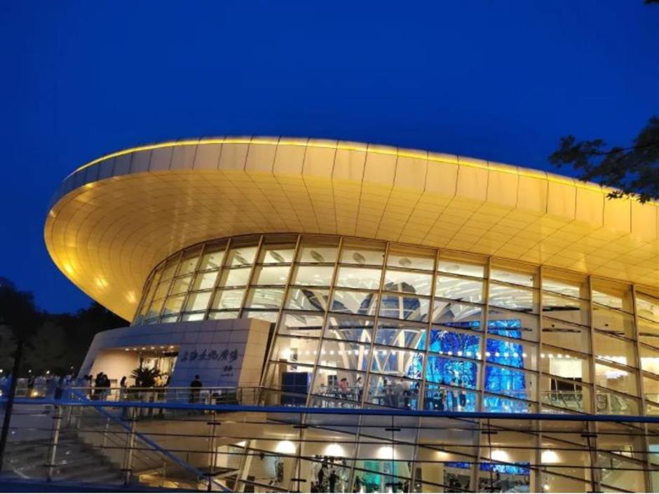 用一场多巴胺展,开启这条小马路的夏天