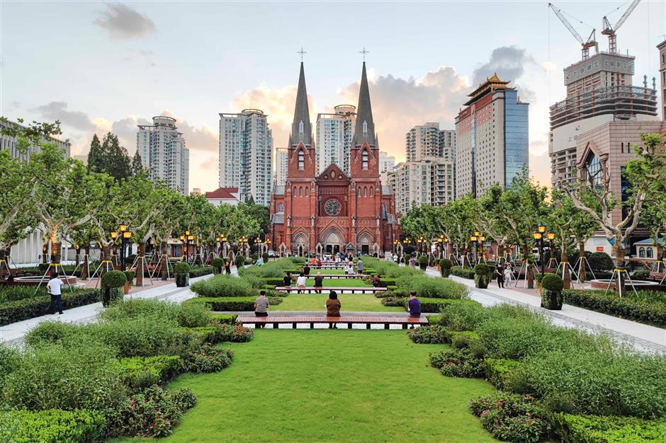 Going off track for outings on city's first Metro line