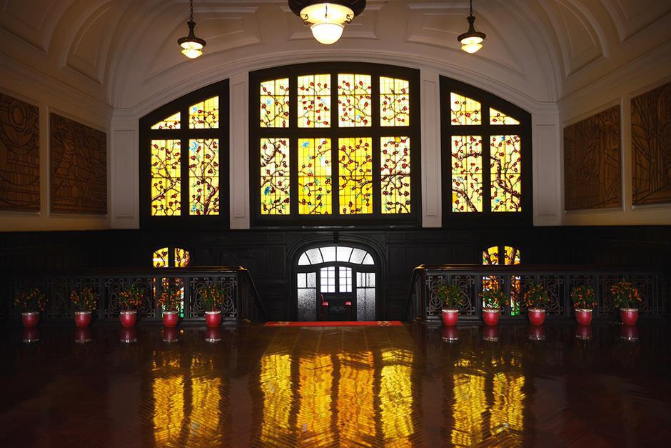 Going off track for outings on city's first Metro line