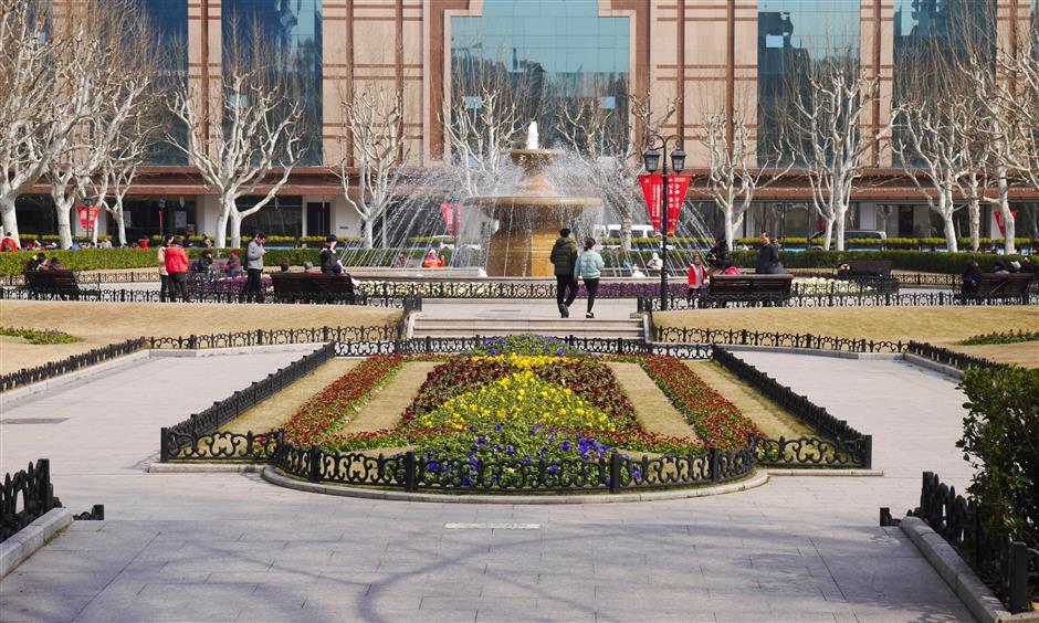 Going off track for outings on city's first Metro line