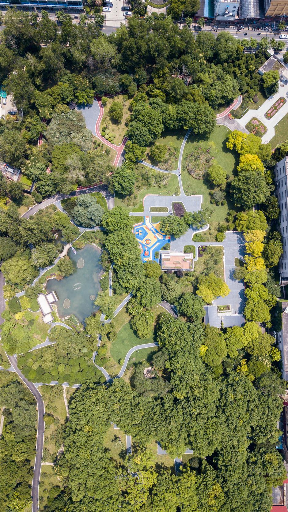 Going off track for outings on city's first Metro line