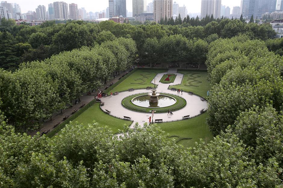 Going off track for outings on city's first Metro line