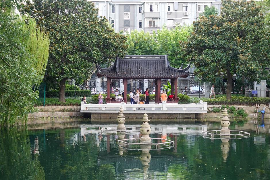 Going off track for outings on city's first Metro line