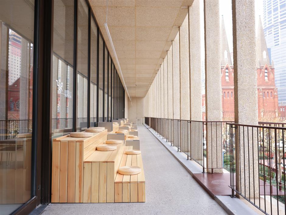 Going off track for outings on city's first Metro line