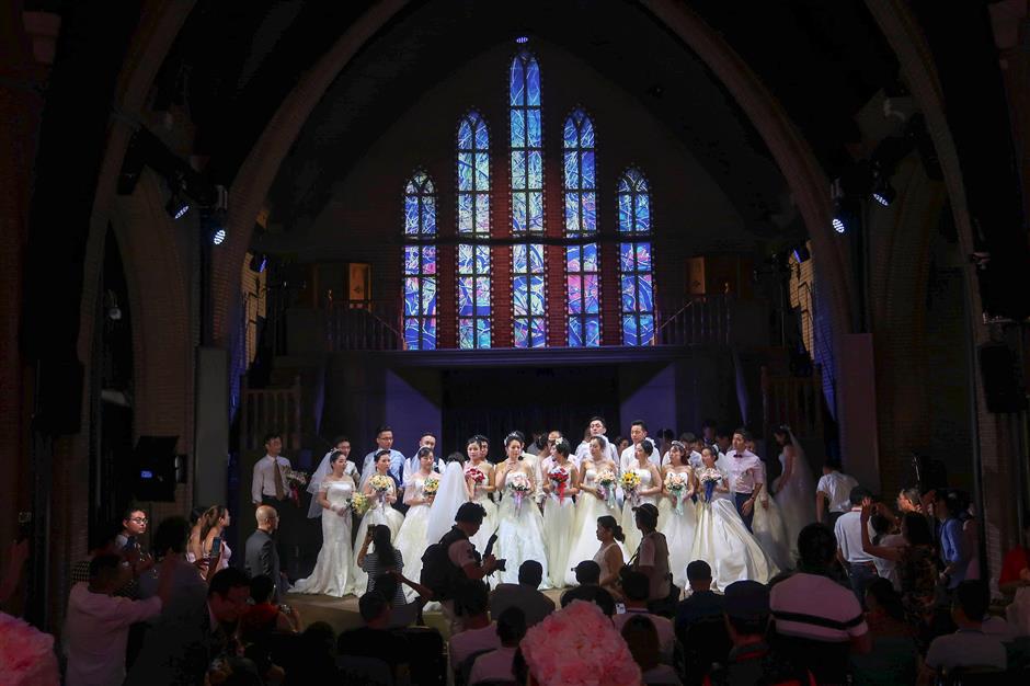 Going off track for outings on city's first Metro line