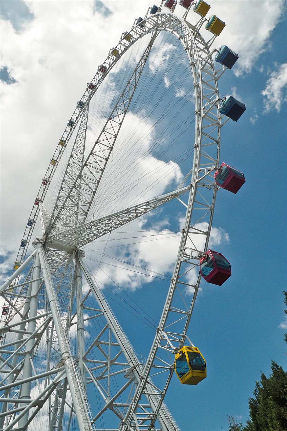 Going off track for outings on city's first Metro line