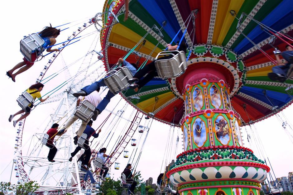 Going off track for outings on city's first Metro line