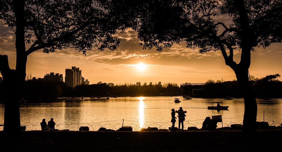 Going off track for outings on city's first Metro line