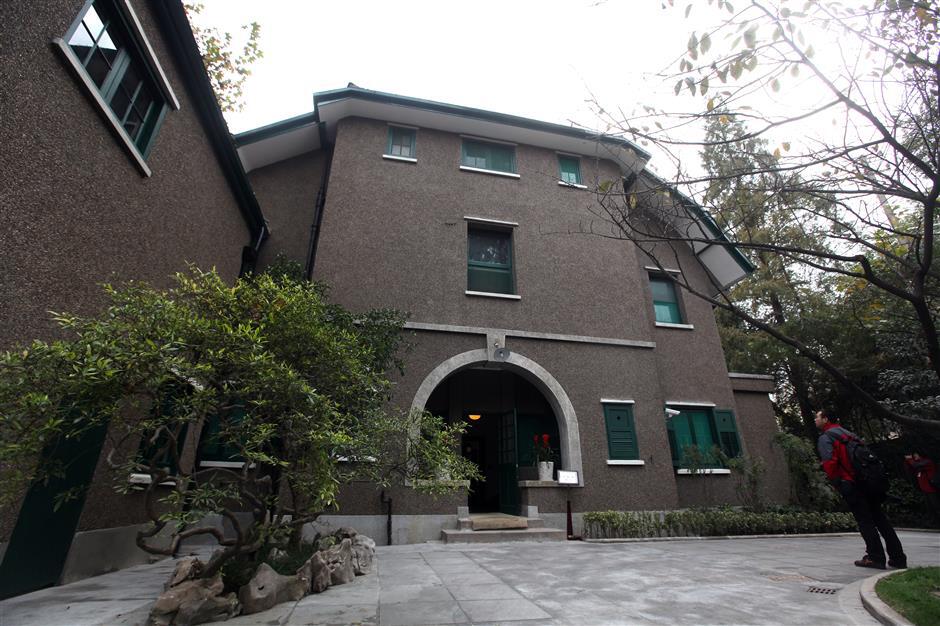 Going off track for outings on city's first Metro line