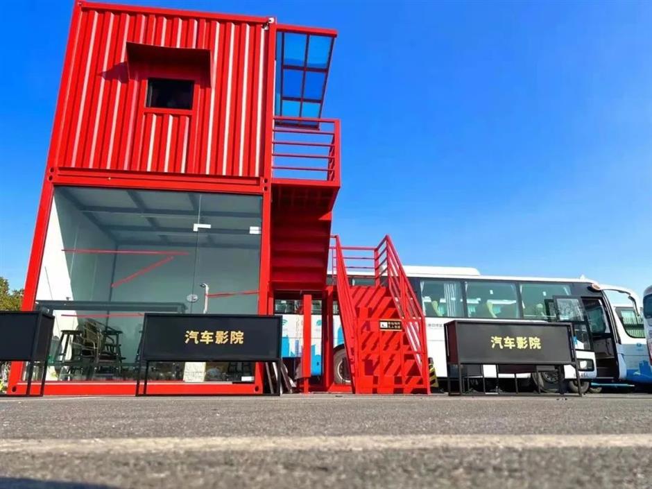 浪漫星空+巨型银幕,在汽车影院解锁夏夜观影新方式