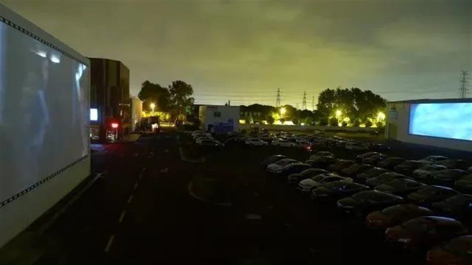 浪漫星空+巨型银幕,在汽车影院解锁夏夜观影新方式