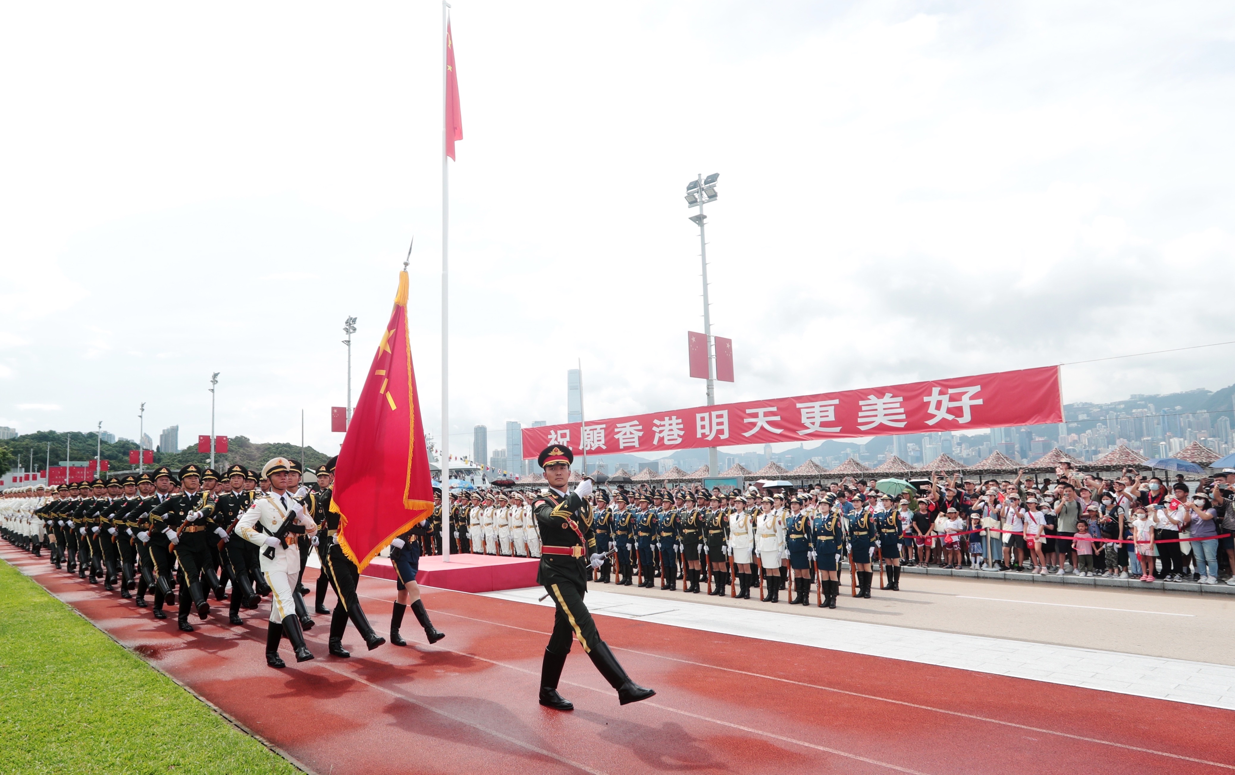 pla-garrison-in-hong-kong-organizes-joint-patrol-shine-news