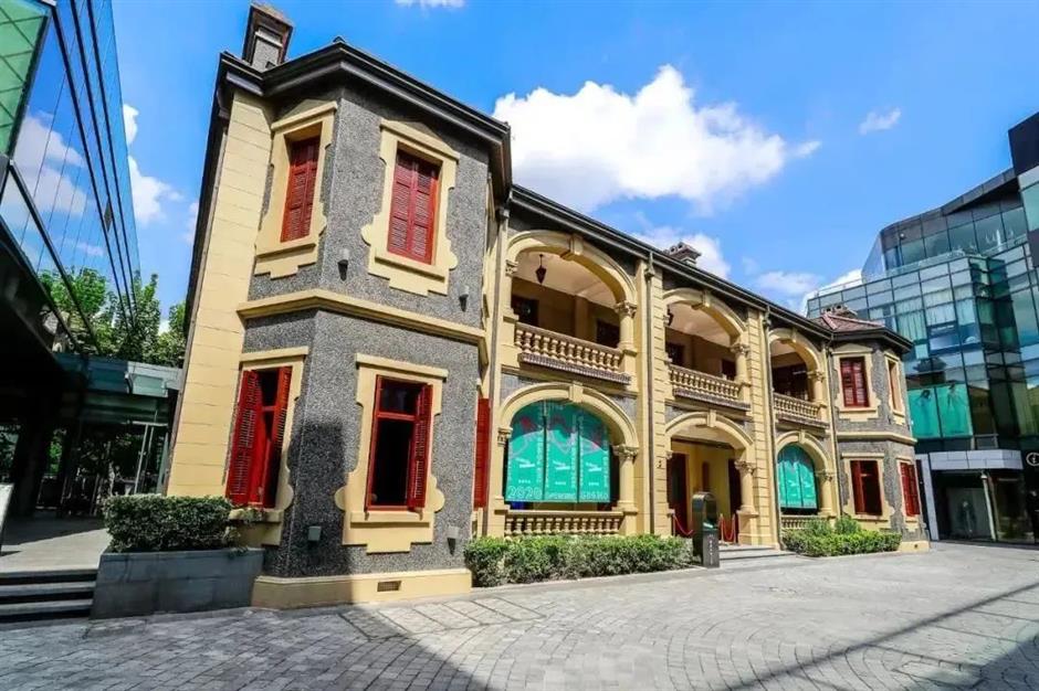 复兴中路上有座