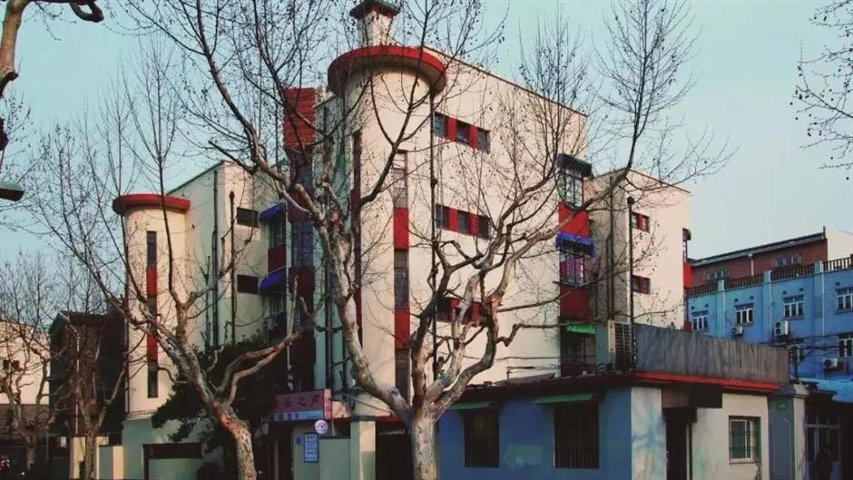 复兴中路上有座