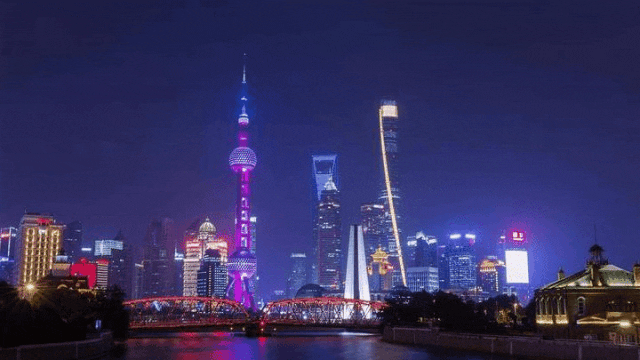 7×11限时夜场!下班后,夜游外滩看个大展