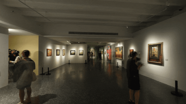 7×11限时夜场!下班后,夜游外滩看个大展