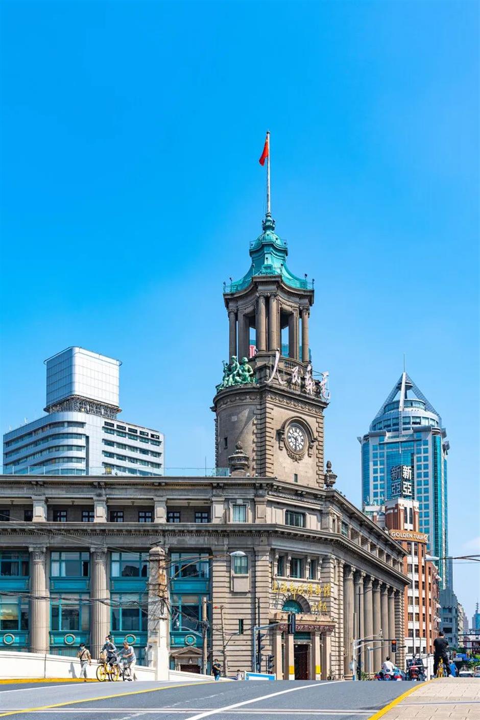 Stroll Shanghai streets with a landmark-shaped ice cream