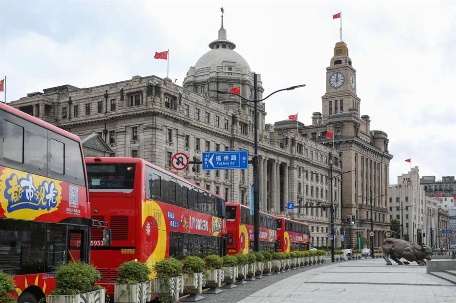 全新双层观光巴士车上路!敞篷车本周日