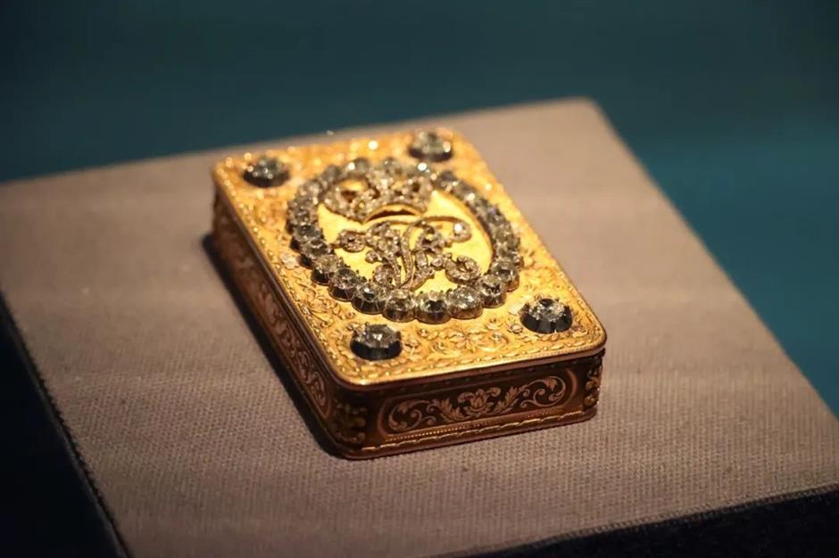 免费新展:
璀璨万象!来自英国的90件艺术精品亮相世博会博物馆