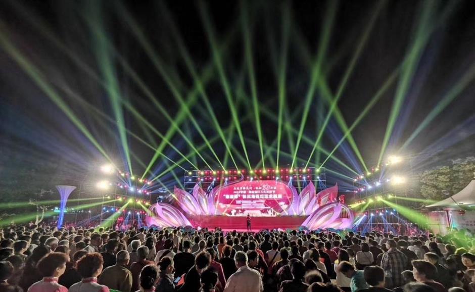 花燈映落照·花海共潮生，朱涇花燈會帶你解鎖秋日浪漫。