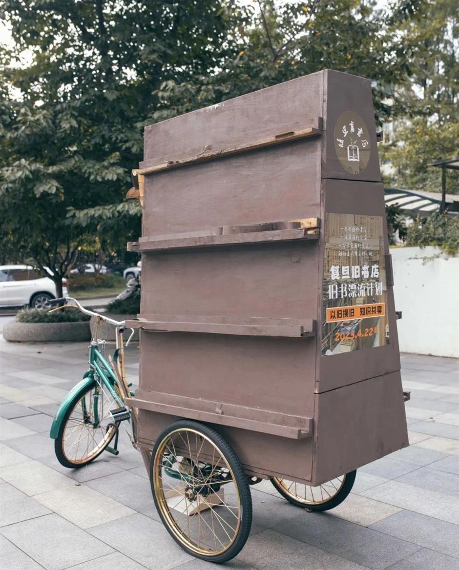 在秋初的凉意中来这条书香小街漫步吧