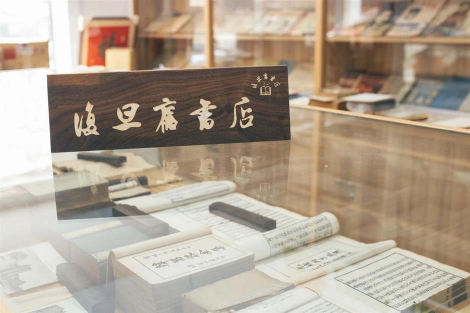 在秋初的凉意中来这条书香小街漫步吧