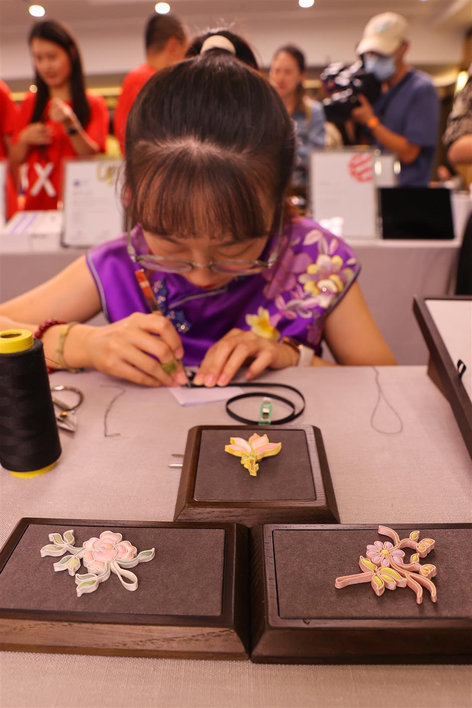 Shanghai Consumer Council selects representative souvenirs