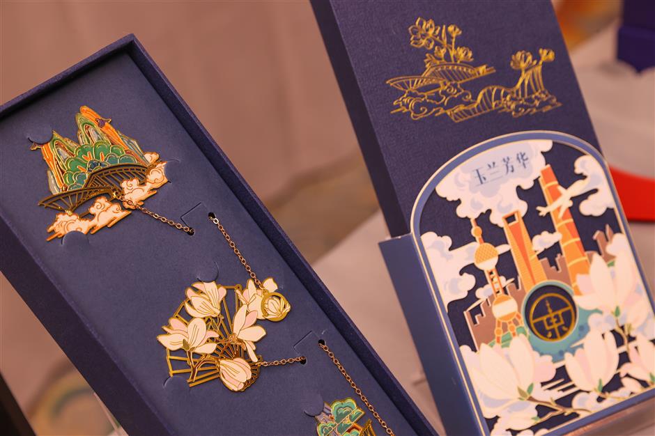 Shanghai Consumer Council selects representative souvenirs