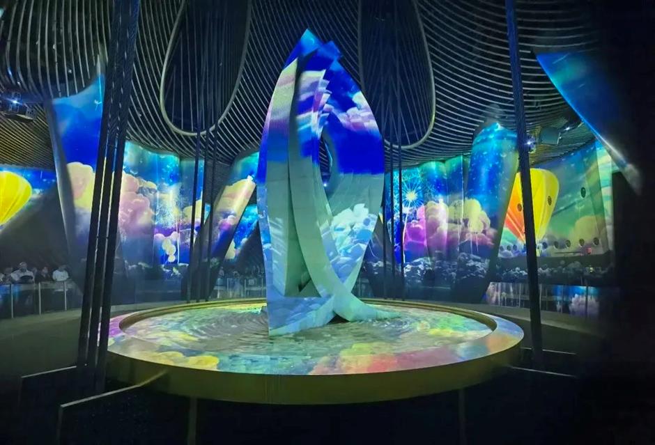 从地面到云端!中国第一高楼垂直深度游