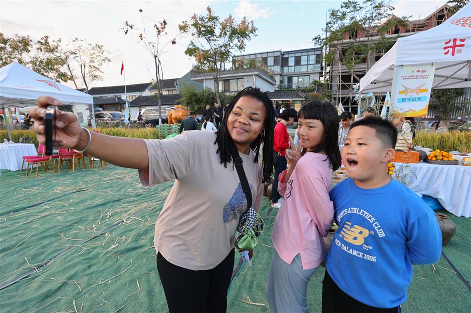 詩意江南稻花飄香,外籍友人在上海這個村玩「嗨」了
