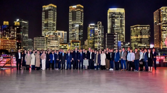 Global executives explore North Bund on Huangpu River cruise - Shanghai Metro News