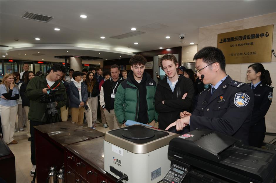 International school students tour Changning District courts for judicial education