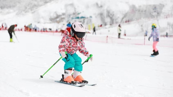 Ski, hot spring destinations gain popularity