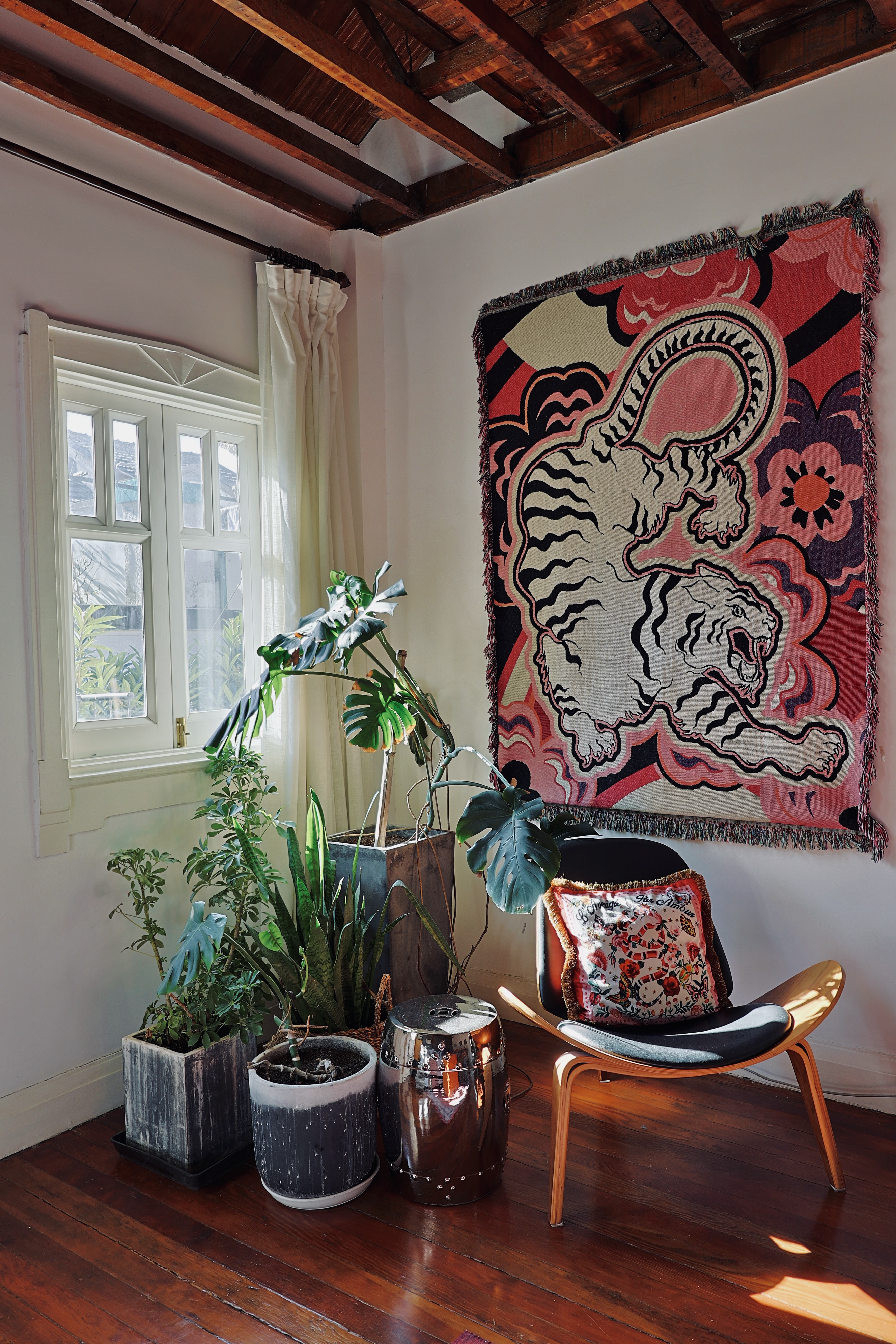 Historic apartment decorated with simplicity and artistic charm - City ...