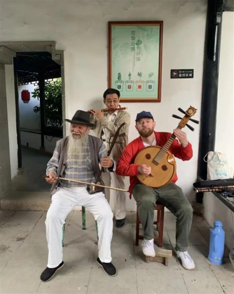 入境游客点赞上海美食众多、地铁发达、公园美丽,期待移动支付等更便利