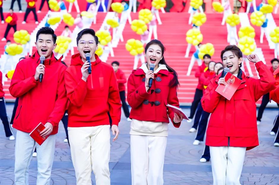 乐游上海迎新年|向阳而生 追光前行!2024东方明珠元旦登高健康跑顺利举行