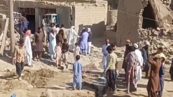 10 Pakistanis killed in Pakistan's strikes on Iranian border village - World News