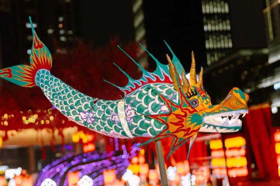 非遗传统鱼灯巡游、许愿神龙、8米高桃花树……这里的庙会太精彩啦|乐游上海过大年