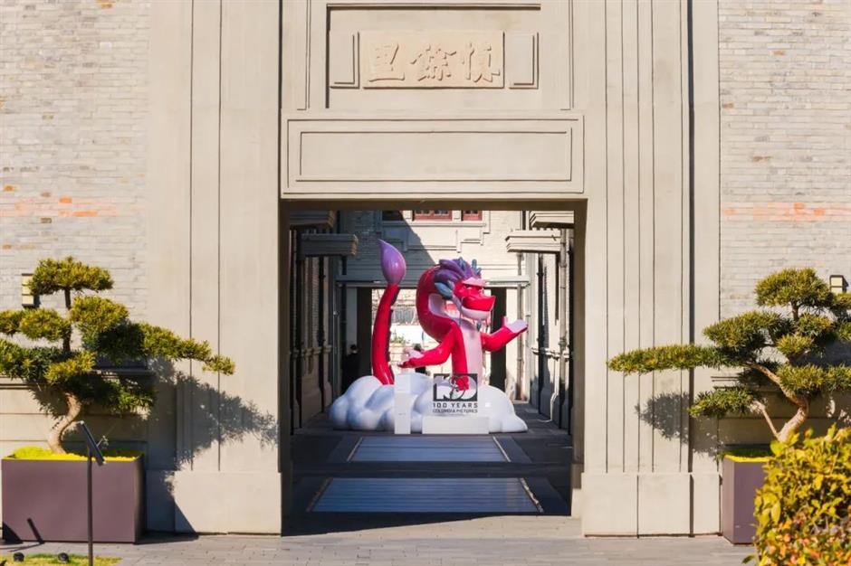 非遗传统鱼灯巡游、许愿神龙、8米高桃花树……这里的庙会太精彩啦|乐游上海过大年