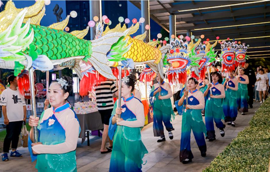 美食小集、非遗鱼灯、美妙音乐会…元宵这里闹不停