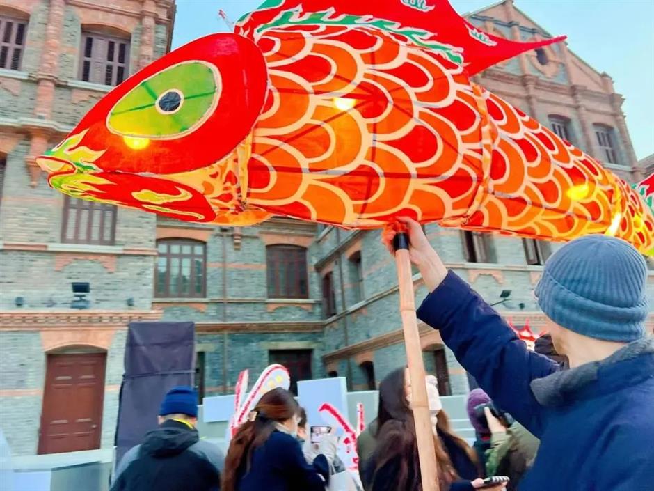 美食小集、非遗鱼灯、美妙音乐会…元宵这里闹不停