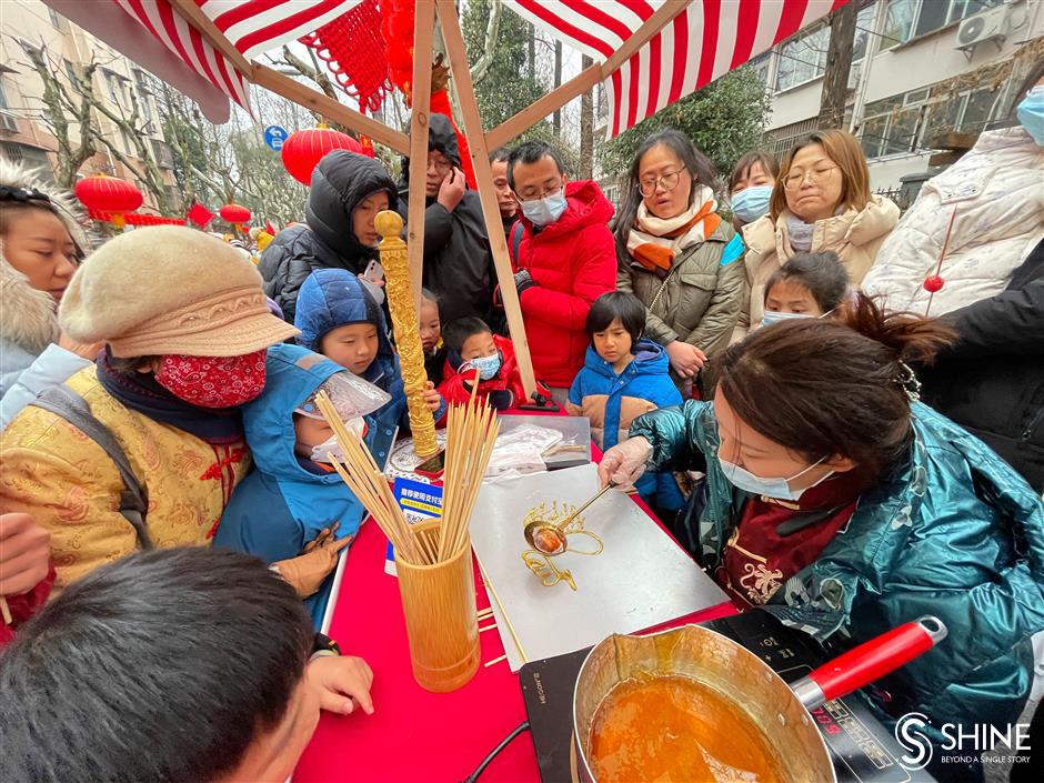 Yangpu lights up with vibrant lantern festival parade