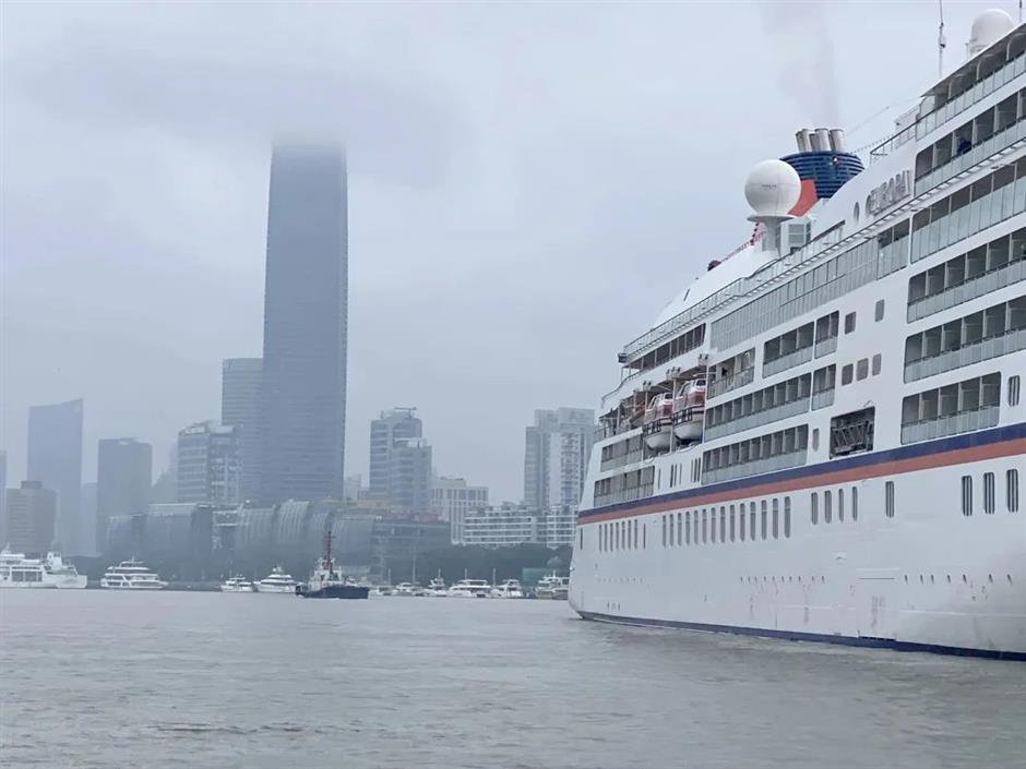 北外滩迎來龍年首艘郵輪!