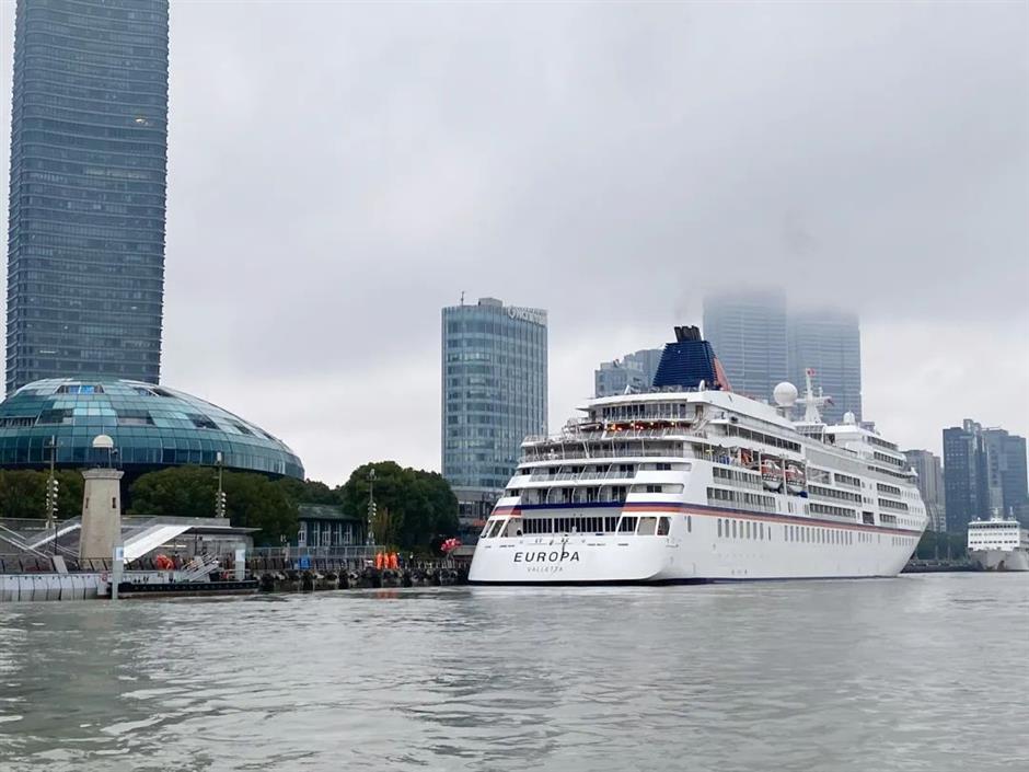 北外滩迎來龍年首艘郵輪!