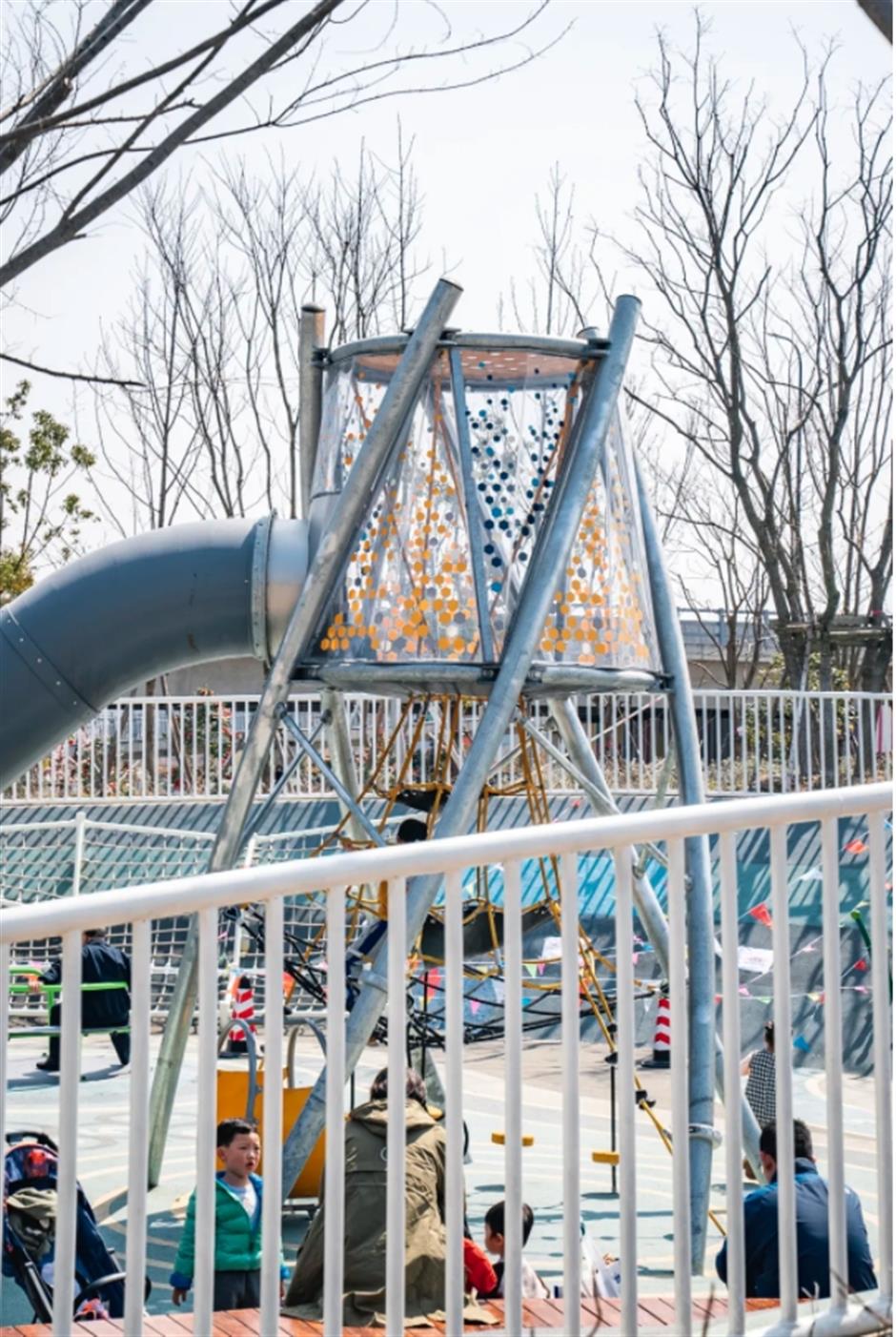 苏州河边又添一座免费公园!沙坑、露营、游乐场……快来享受好春光