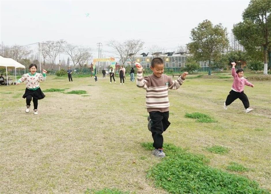 低头农作,抬头赏花,春日郊游好去处