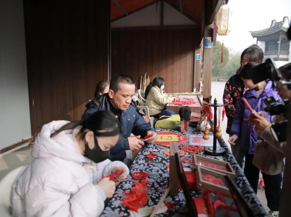 到金山廊下,方知「唯有牡丹真国色」!