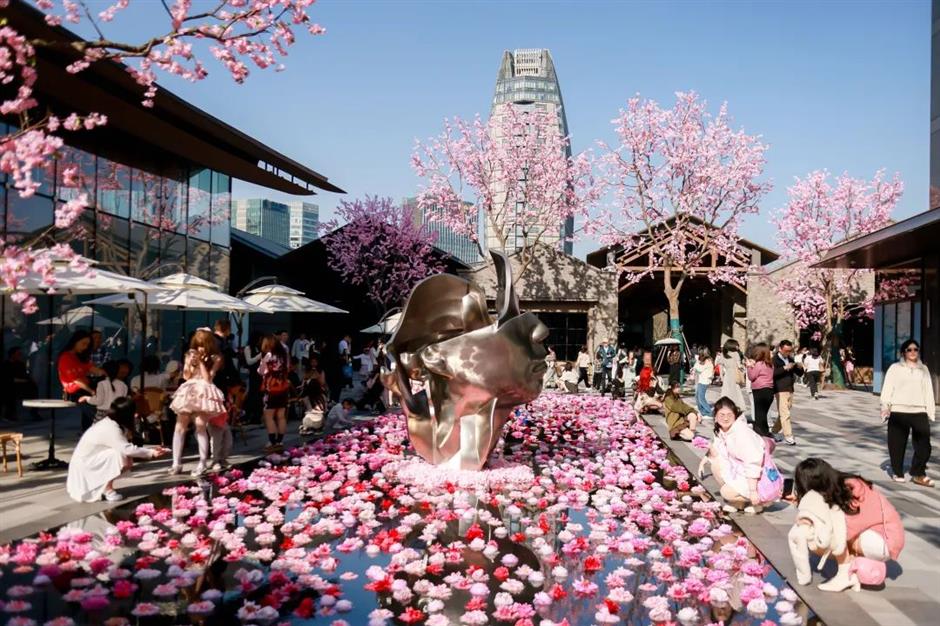 上海免费開放的1500米最美櫻花大道夢幻繽紛!在西岸來一場櫻花味Citywalk→