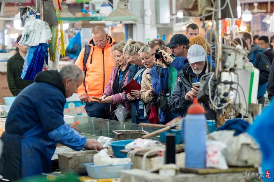 上观新闻|坐邮轮来上海菜场
